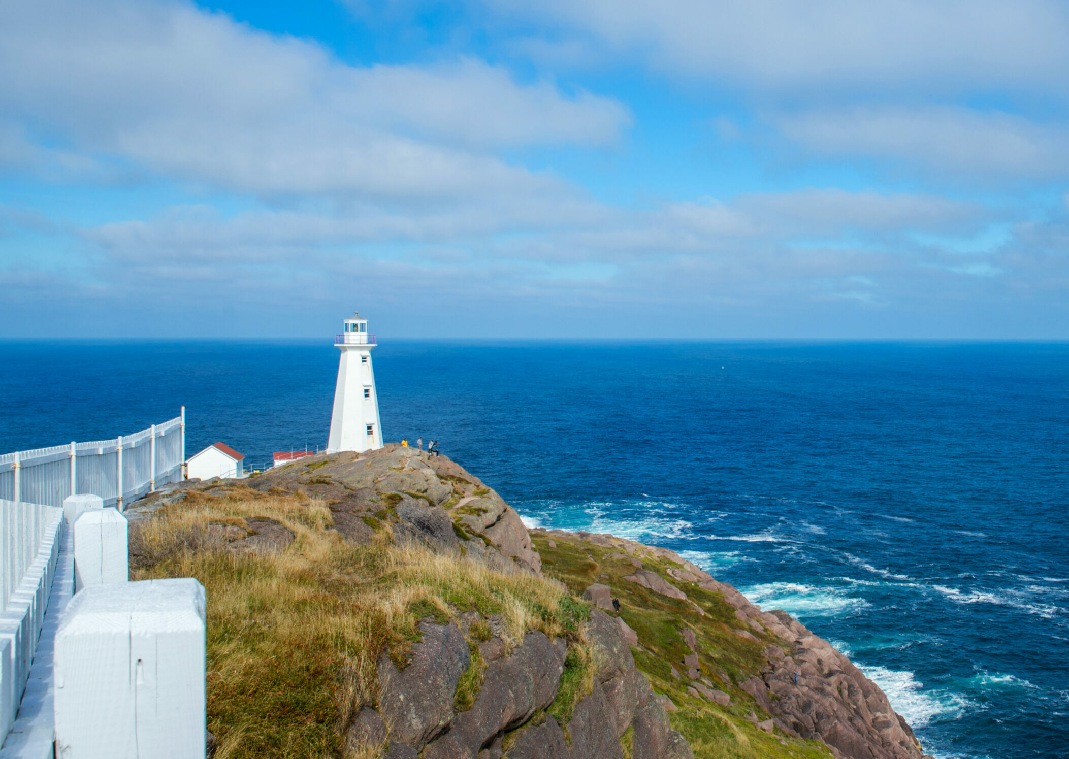 Sea_and_lighthouse_of_Cape_Spear (1)